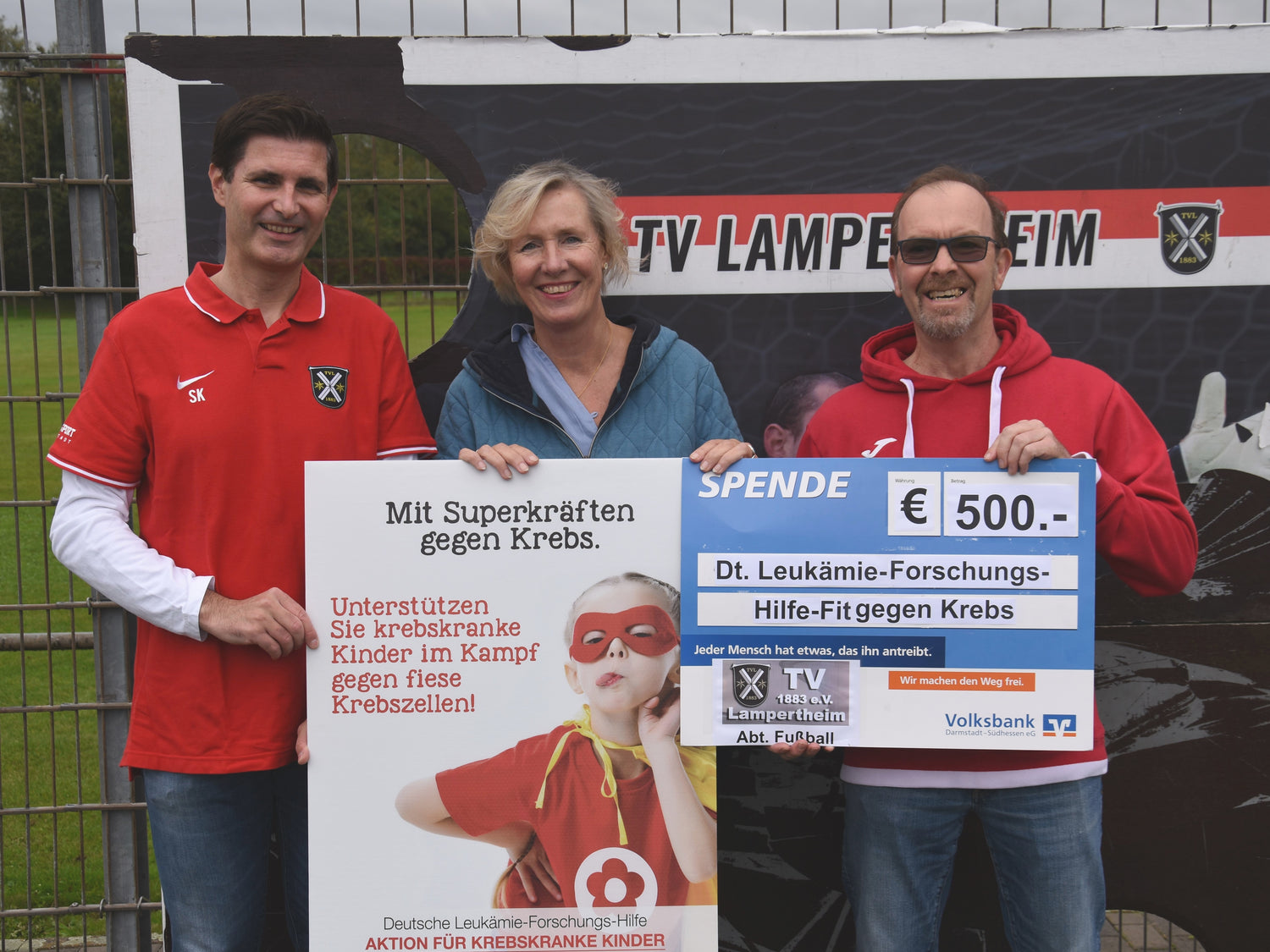 Spende der TVL-Fußballer für „Fit gegen Kinderkrebs“