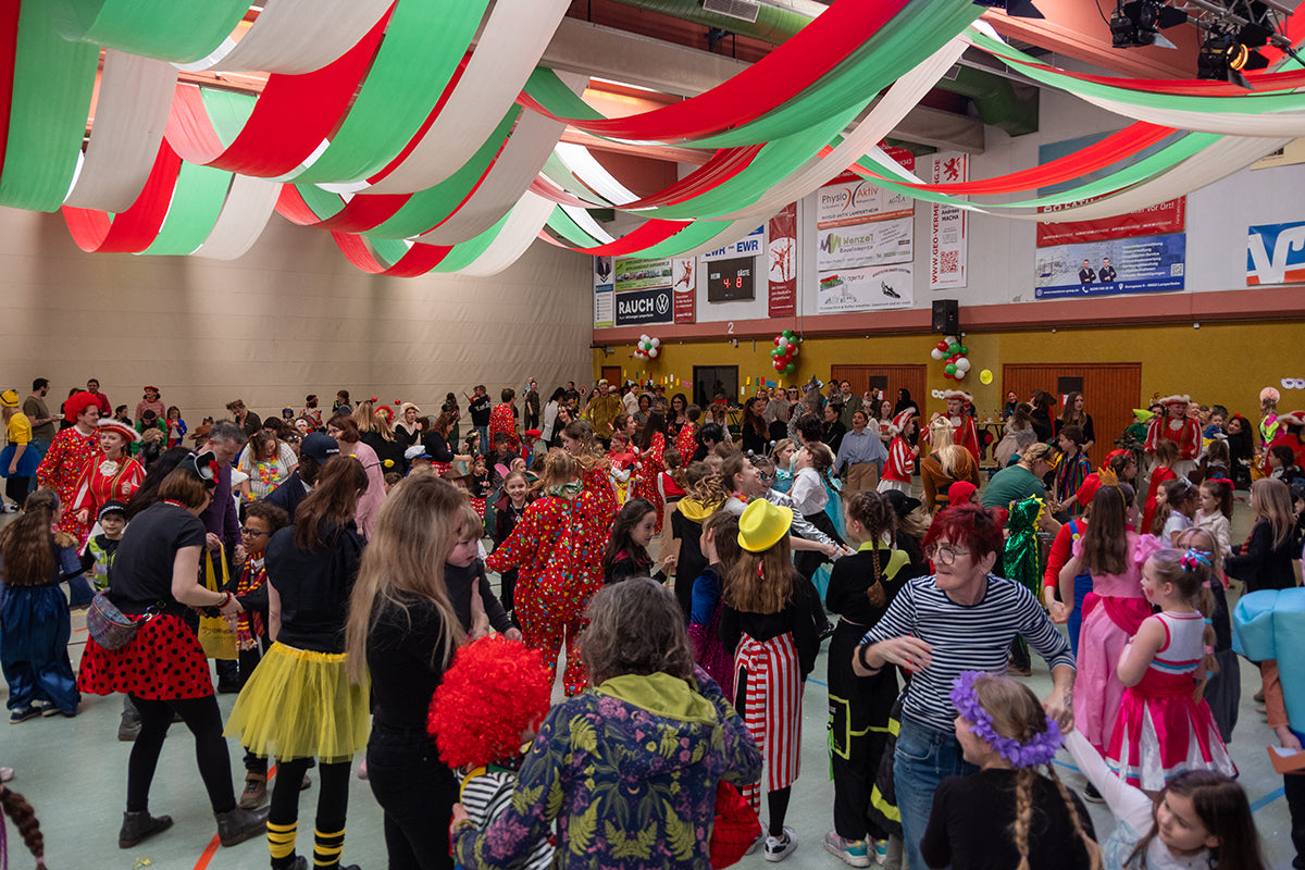 CGT und Turner feiern Kinder-Kostümfest in der Jahnhalle